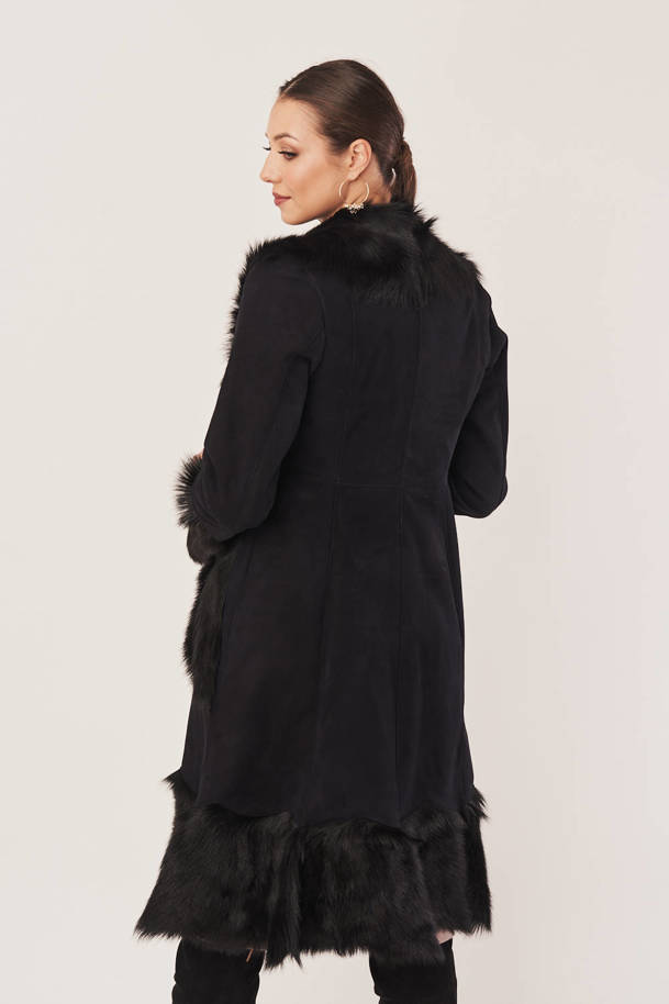 Dámsky luxusný čierny kabát z kozej kože